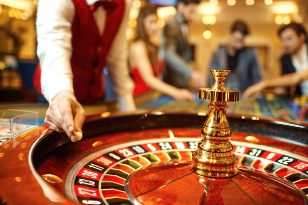 Buffalo King slot game interface showing 5-reel grid, wild symbols, and free spin multiplier
